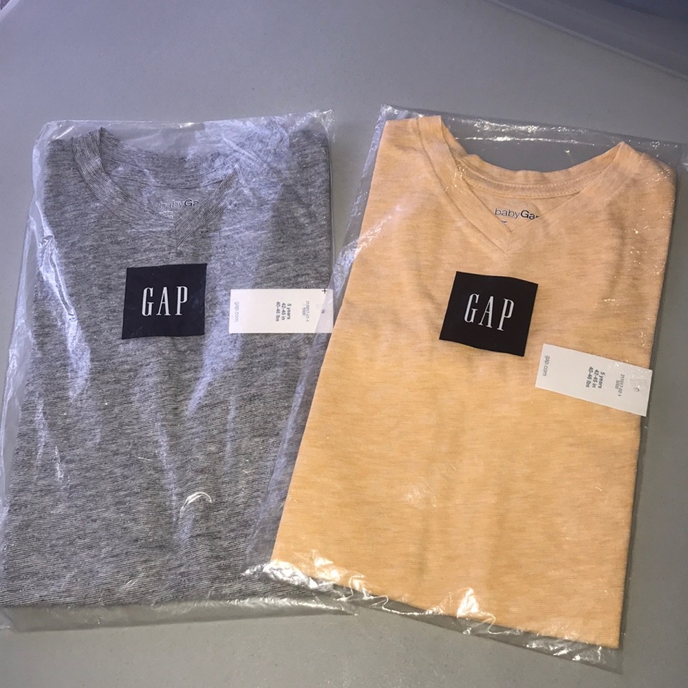 NWT BOYS GAP TEES SZ 5 yrs 2-pack
